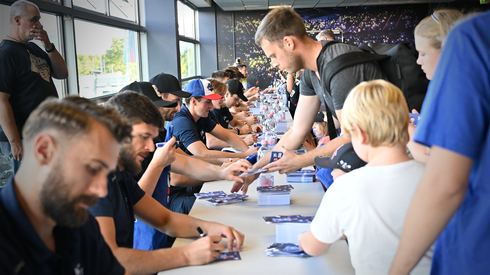 Vor Pflichtspielauftakt: Die große INTER-Autogrammstunde
