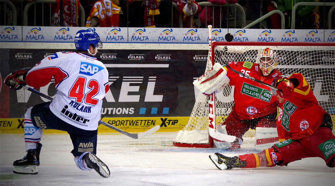 Adler drehen Spiel in Düsseldorf