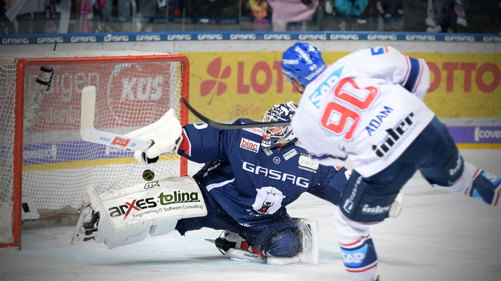 Adler feiern historischen Erfolg gegen die Eisbären