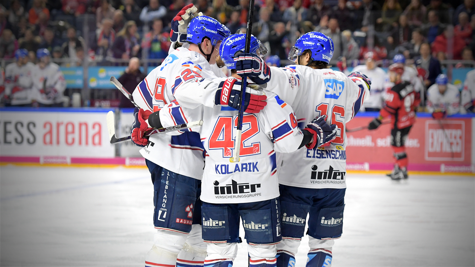 Starke Adler gewinnen auch Spiel zwei