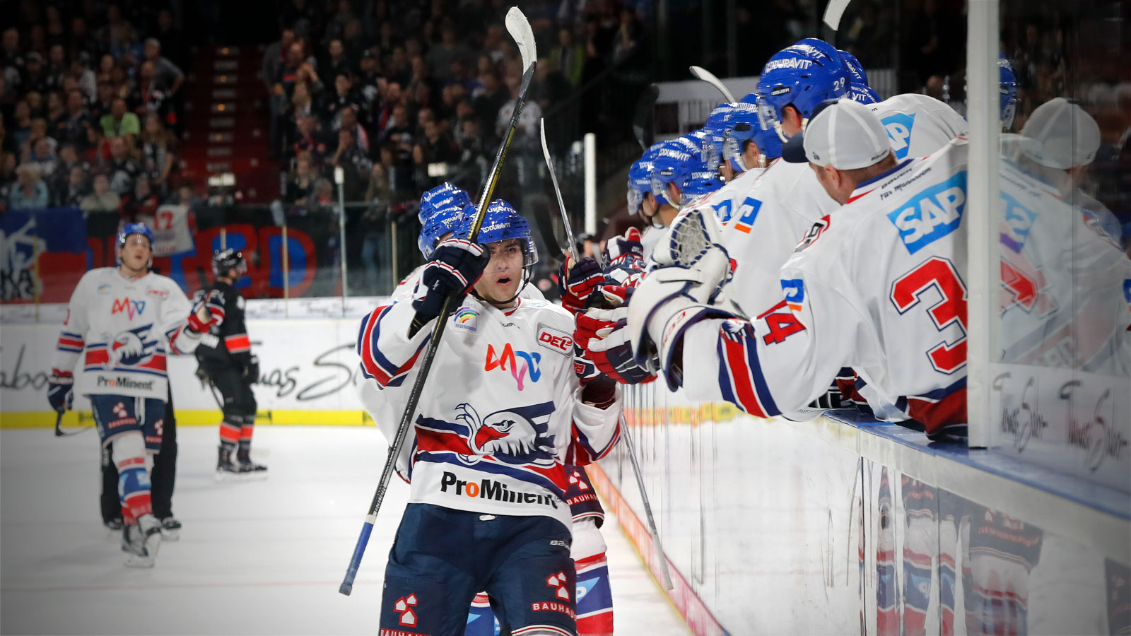 Adler ringen Ice Tigers nieder