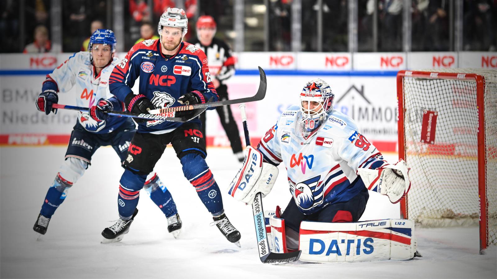 Adler unterliegen Ice Tigers