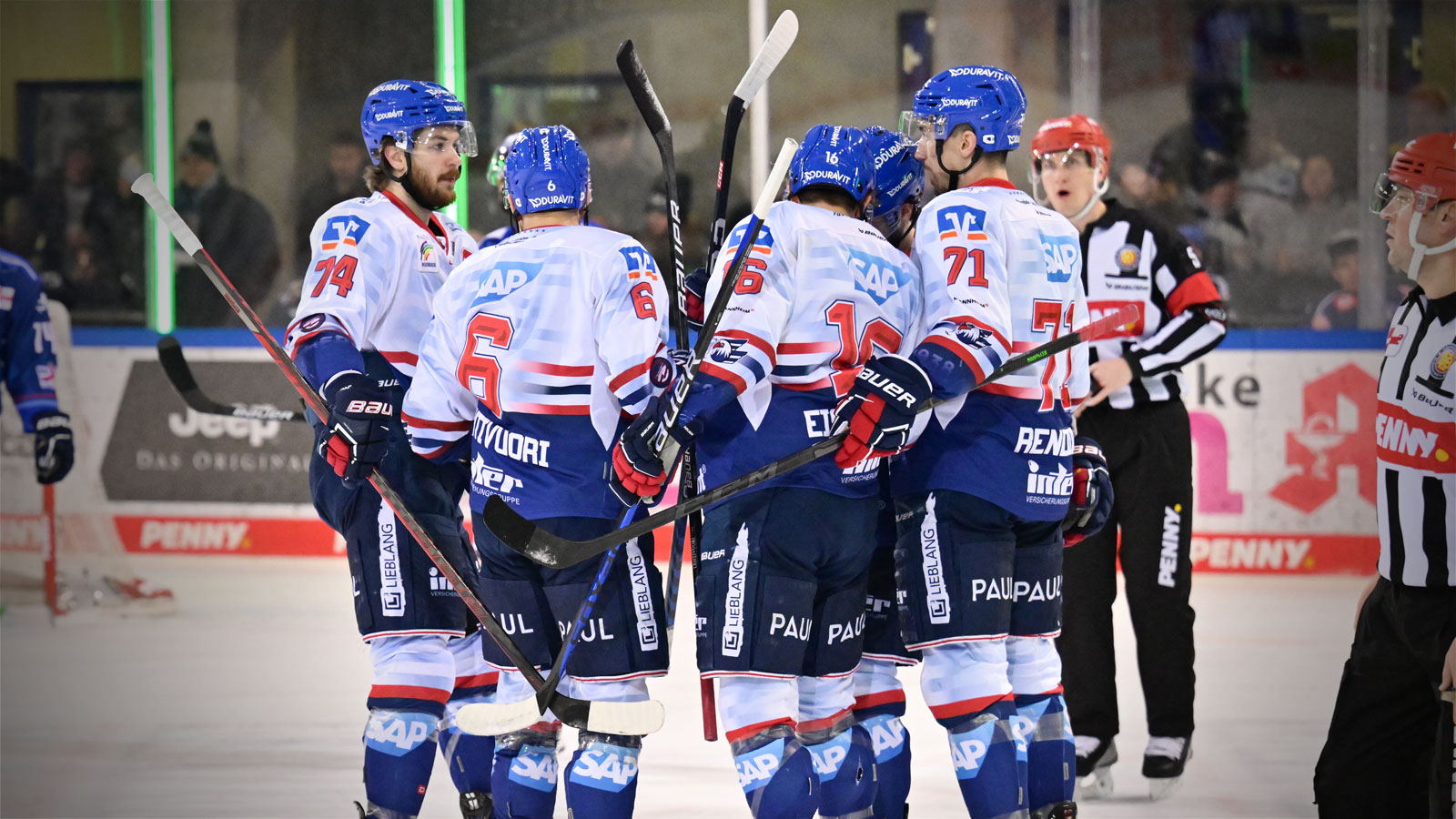 Adler ringen Tigers nieder