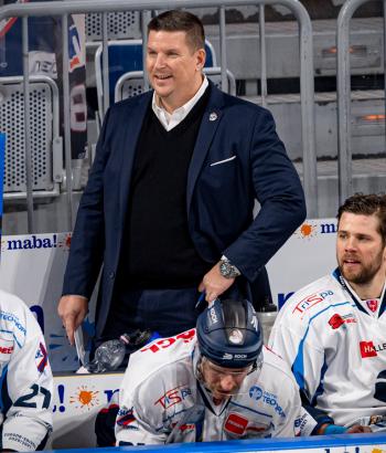 Adler Mannheim Teamcheck STR4