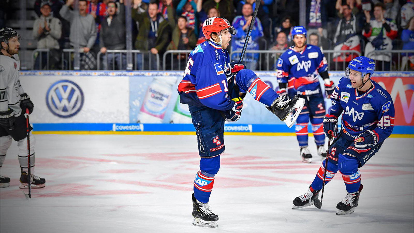 Adler holen sich Sieg Nummer drei