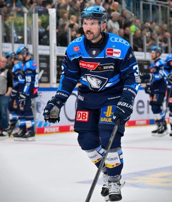 Adler Mannheim PC ING v7