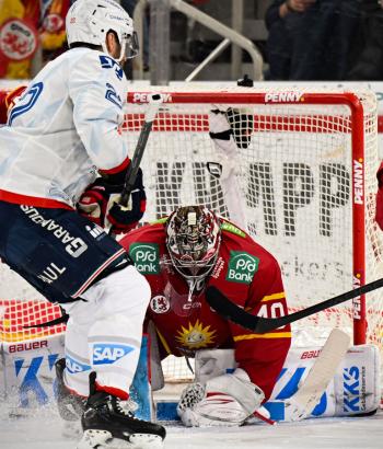 Adler Mannheim Spielbericht DEG v5
