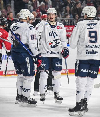 Adler Mannheim Spielbericht KEC v2
