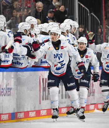 Adler Mannheim Spielbericht KEC v5