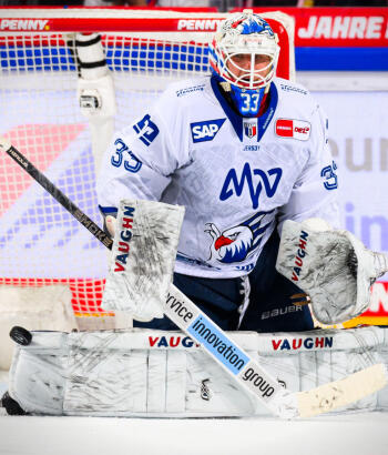 Adler Mannheim Stimmen F4