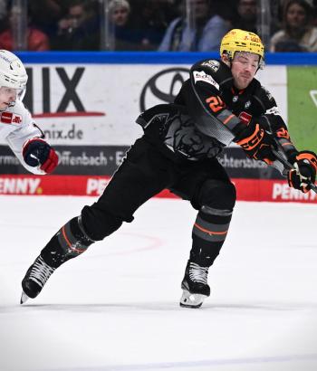 Adler Mannheim Stimmen FRA v6