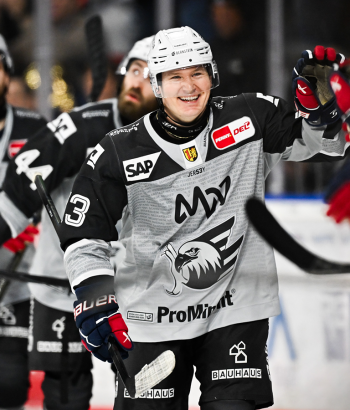 Header MANvsAEV
