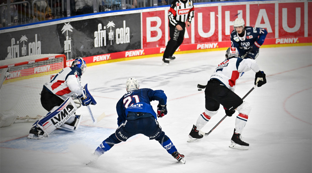 Spiel eins geht an die Adler