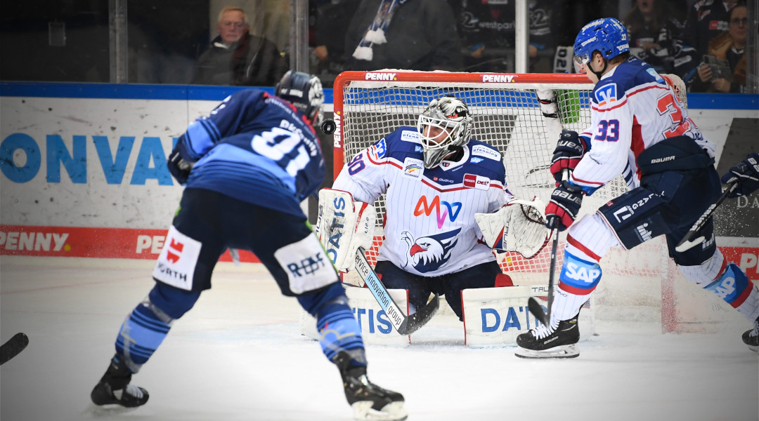 Spiel eins geht an die Adler