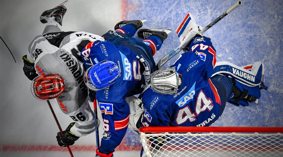 Spiel eins geht an die Adler